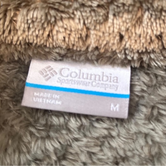 Columbia Women's Moss Green Fuzzy Fleece vest size M - Picture 7 of 7